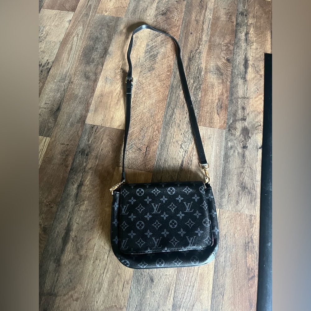 Black crossbody purse